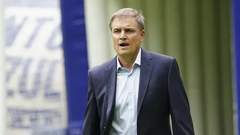 El entrenador uruguayo sigue sin dar pie en algún equipo y ha vuelto a ser despedido.