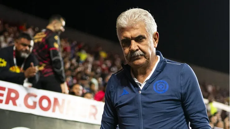 Ricardo Ferretti podría ser cesado como DT de la Máquina
