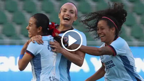 Edith Carmona se despacho con un golazo de larga distancia.