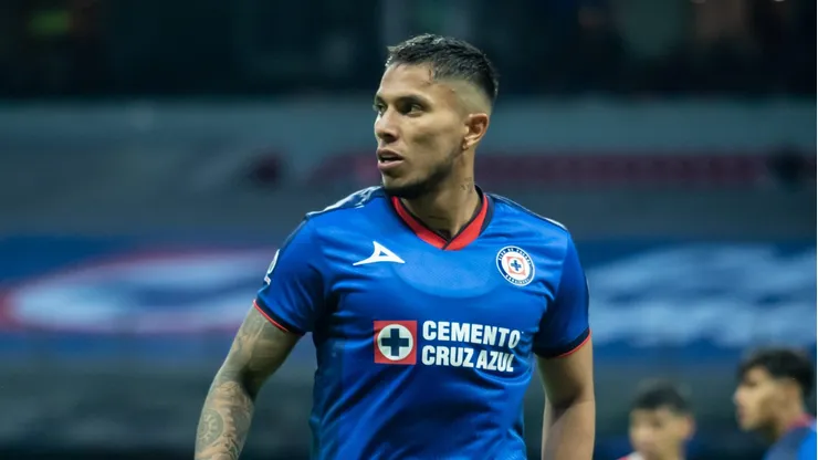 Carlos Salcedo, jugador de Cruz Azul.