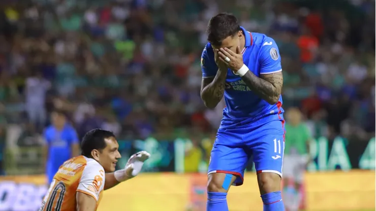 El jugador uruguayo contaba con todas las papeletas para continuar en el club, sin embargo, ahora no está nada claro...
