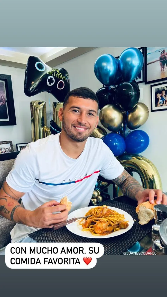 Las fotos del festejo de Juan Escobar en familia. (Foto: @rfzelma)