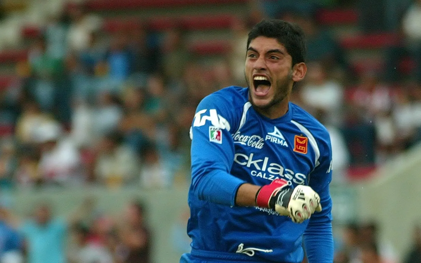 Chuy Corona con la playera de Tecos. (JAM Media)