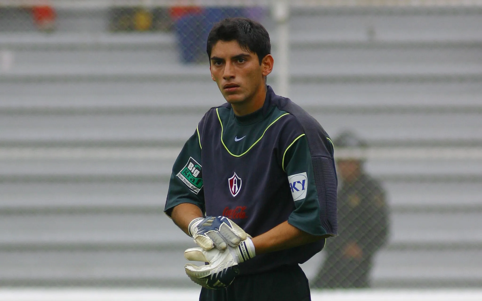 Chuy Corona con la playera del Atlas. (JAM Media)