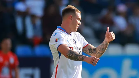 El mediocampista argentino recibió dos ofertas desde su país y fue puesto en duda tras la llegada de Moisés Vieira.