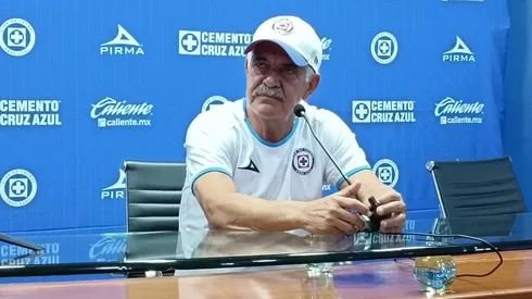 El Tuca Ferretti le pone el pecho a las balas.
