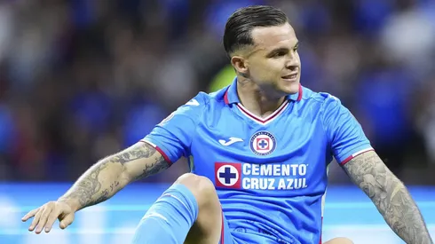 El futbolista uruguayo fue silbado cuando la voz del estadio pronunció su nombre.