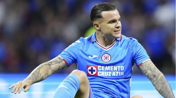 El futbolista uruguayo fue silbado cuando la voz del estadio pronunció su nombre.