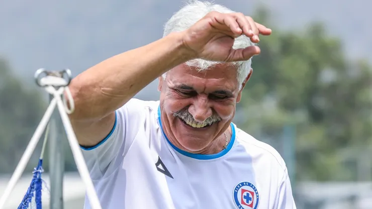¡Tuca sonríe! Poco a poco, La Máquina recuperar sus piezas.