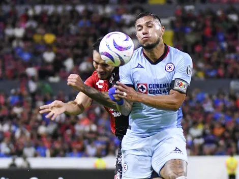 ¿Conflicto a la vista? Salcedo le hace un corte de mangas a Jurado en pleno partido