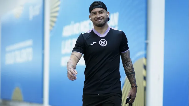 Juan Escobar podría volver con Cruz Azul antes de los pensado.