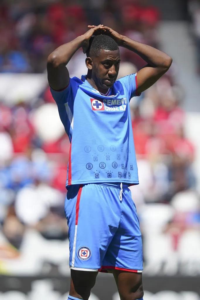 Carneiro busca acomodo tras su salida de Cruz Azul (Imago7)