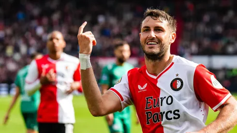 Santiago Giménez ya suma tres goles en el inicio de temporada