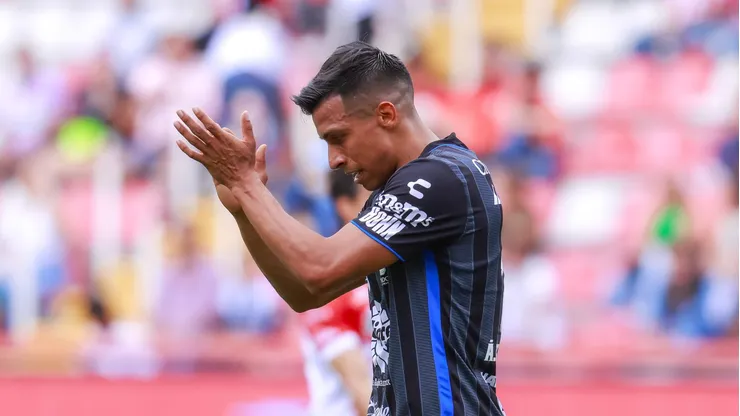 El delantero mexicano de 32 años llega proveniente de los Gallos Blancos del Querétaro.
