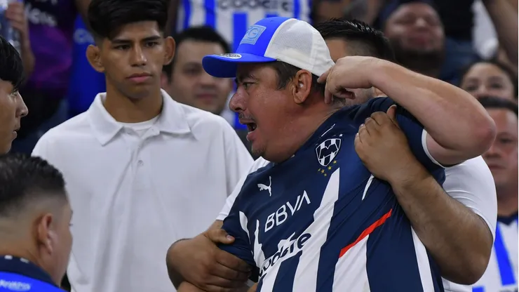 Los cementeros consiguieron su primera victoria del semestre en un duelo que también se jugó en las gradas.