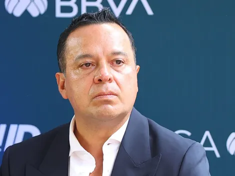 ¿Hubo regaño? Velázquez bajó a los vestuarios