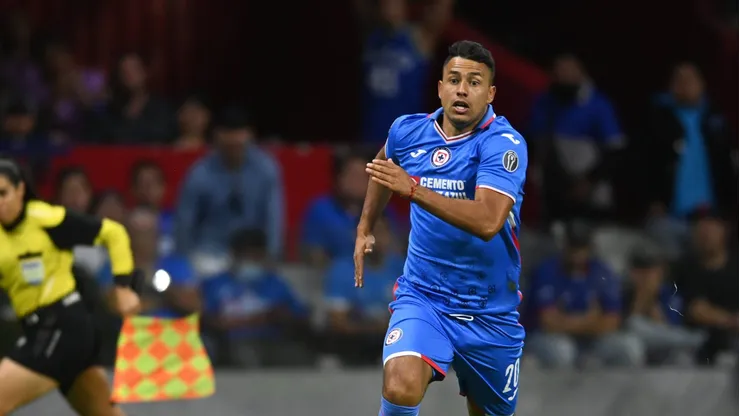El delantero chileno fue apartado del club y no fue inscrito en los registros de la Liga MX.