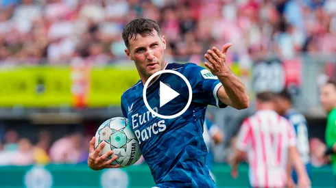 Santiago Giménez convirtió su primer gol con el Feyenoord en la temporada.