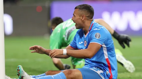 El delantero chileno no ha contado para ninguno de los entrenadores y aún se le sigue buscando salida.