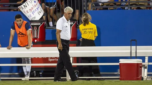 El entrenador brasileño quedó desligado de manera oficial del club cementero.