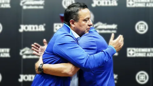 La directiva de Cruz Azul decidió cesar a Ricardo Ferretti.