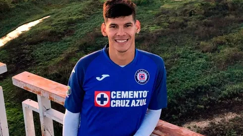 Robert Morales presumió la camiseta de Cruz Azul.