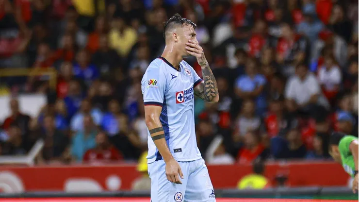 El delantero argentino tenía todo listo para salir del club pero a última hora reculó.