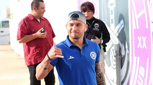 Desde medios paraguayos se aseguró que la esposa del jugador de Cruz Azul faltó a los juicios orales y públicos en su contra.