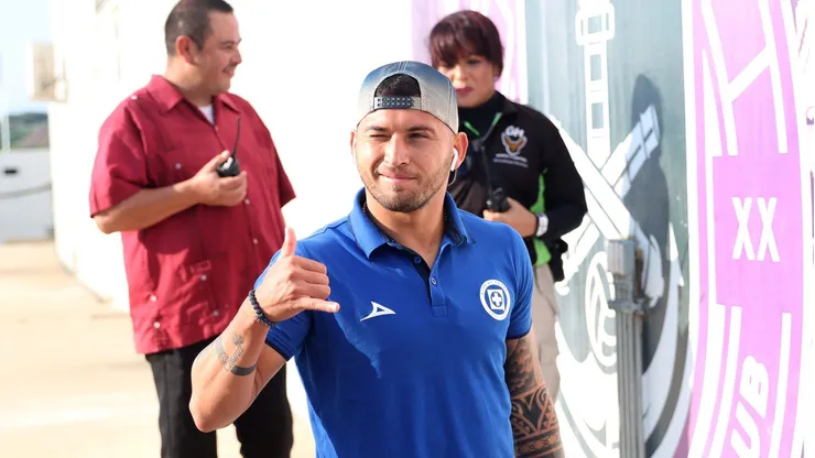 Desde medios paraguayos se aseguró que la esposa del jugador de Cruz Azul faltó a los juicios orales y públicos en su contra.
