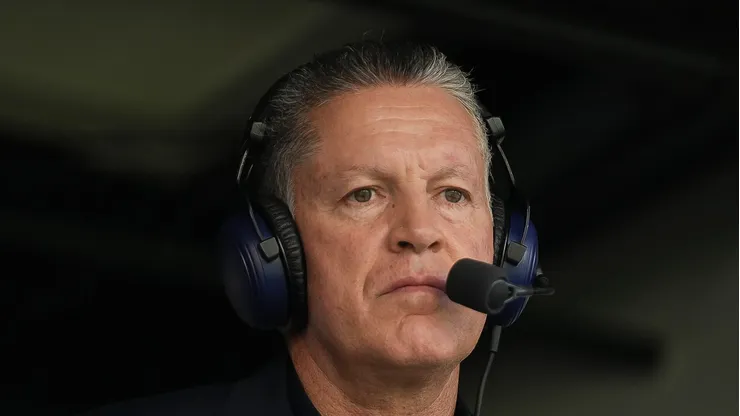 El ex director deportivo de Cruz Azul aseguró que los futbolistas son "figuras públicas" y que deben tener "vergüenza".