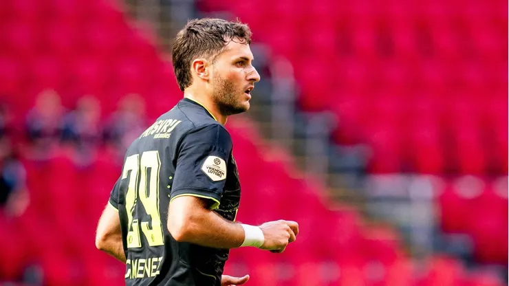 Santiago Giménez suma 10 goles con el Feyenoord
