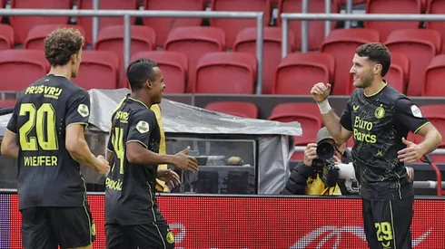 Santi Giménez firmó su primer triplete en Europa.