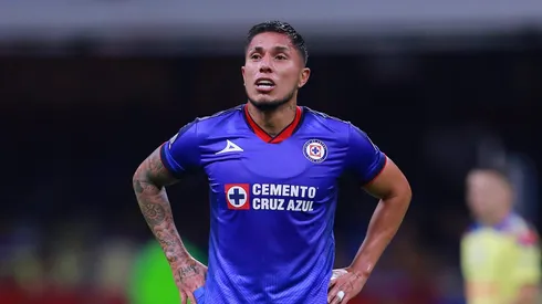 Carlos Salcedo sigue dando de qué hablar.