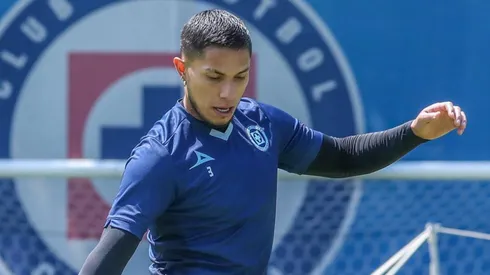 Carlos Salcedo, jugador de Cruz Azul.