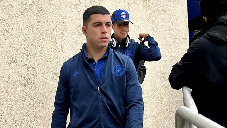 El mediocampista mexicano vuelve a quedar expuesto después de la rueda de prensa improvisada de este lunes.