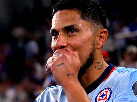 "Va a ser una noche larga", la nueva burla de Carlos Salcedo a Cruz Azul