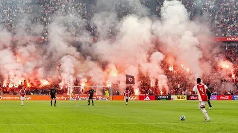 El duelo más esperado en el torneo neerlandés se suspendió a los 55' minutos del complemento.
