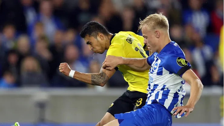 El internacional mexicano vio acción en el partido más atractivo de la primera fecha de la Europa League.