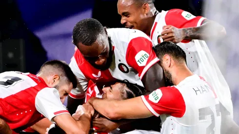 El cuadro de Rotterdam no podrá contar con el delantero mexicano en las dos primeras fechas de Champions.