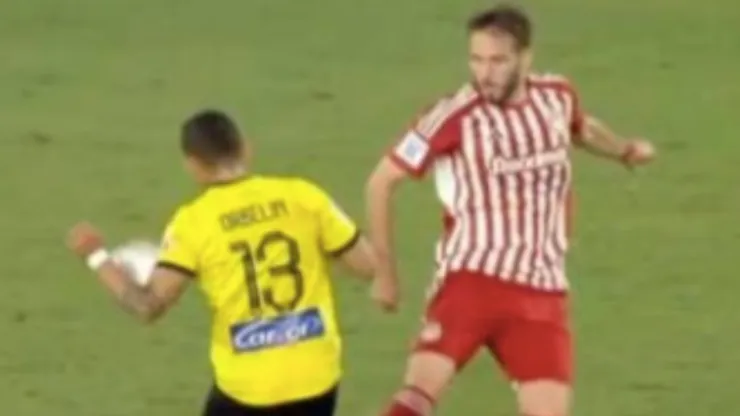Orbelín Pineda jugó en el empate del AEK Atenas ante Olympiaco