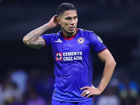 Carlos Salcedo sería una de las bajas de Cruz Azul