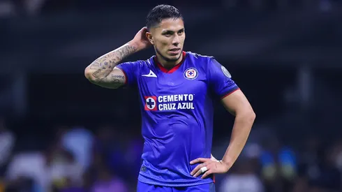 Carlos Salcedo no estaría disponible ante Pumas