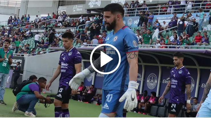 Terrible error de Andrés Gudiño, portero de Cruz Azul.
