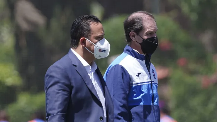 El delantero uruguayo pasó a las filas de Pumas UNAM después de no poder asentarse en Cruz Azul.