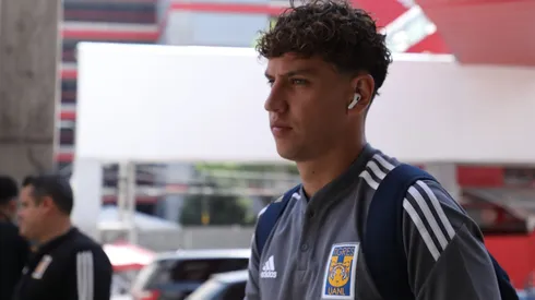 El defensor chileno no salió bien del club cementero y la afición no lo tiene en buen visto.