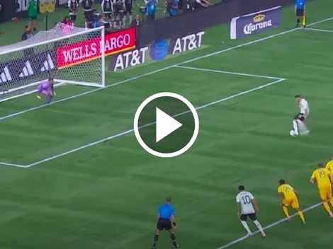 Santiago Giménez falla un penal en el amistoso ante Australia