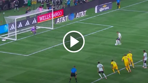 Santiago Giménez falló un penal clave ante Australia