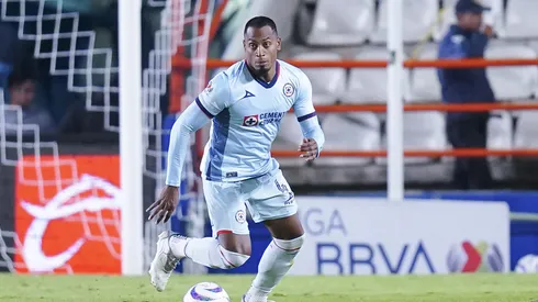El defensor colombiano es una de las revelaciones de este temporada en el cuadro cementero.