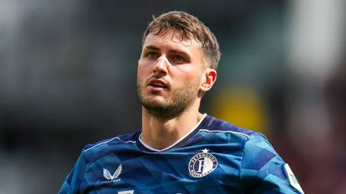 Santi Giménez eligió quedarse en Feyenoord.