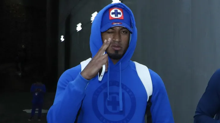Cruz Azul presumió una nueva línea de gorras.